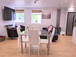 Stylish 2-bed Apartment Near Richmond Park