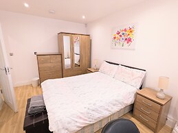 Stylish 2-bed Apartment Near Richmond Park