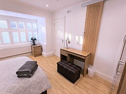 Stylish 2-bed Apartment Near Richmond Park