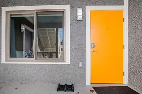 Downton Annie Apartment One 2BD 1BA Parking