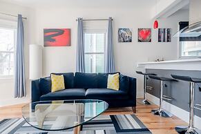Downton Annie Apartment One 2BD 1BA Parking
