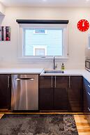 Downton Annie Apartment One 2BD 1BA Parking