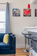 Downton Annie Apartment One 2BD 1BA Parking