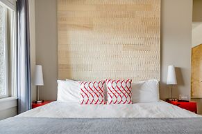 Downton Annie Apartment One 2BD 1BA Parking