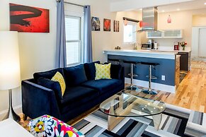 Downton Annie Apartment One 2BD 1BA Parking