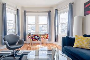 Downton Annie Apartment One 2BD 1BA Parking