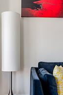 Downton Annie Apartment One 2BD 1BA Parking