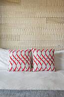 Downton Annie Apartment One 2BD 1BA Parking