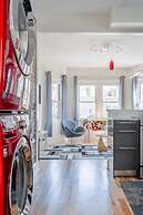 Downton Annie Apartment One 2BD 1BA Parking
