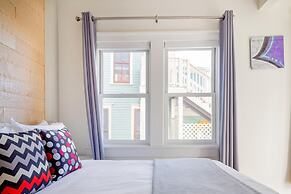 Downton Annie Apartment One 2BD 1BA Parking