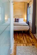 Downton Annie Apartment One 2BD 1BA Parking