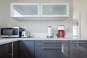 Downton Annie Apartment One 2BD 1BA Parking