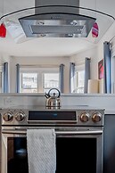 Downton Annie Apartment One 2BD 1BA Parking