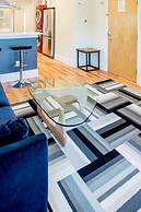 Downton Annie Apartment One 2BD 1BA Parking