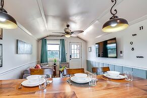 Cozy Decatur Cabin w/ Views ~ 1 Mi to Riverfront!