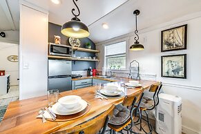 Cozy Decatur Cabin w/ Views ~ 1 Mi to Riverfront!