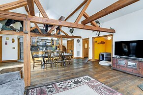 Beautiful Wasilla Home Rental w/ Deck & Gas Grill!