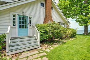 Coastal Lake Erie Cottage w/ Amazing Water Views!
