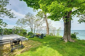 Coastal Lake Erie Cottage w/ Amazing Water Views!