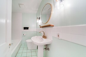 Coastal Lake Erie Cottage w/ Amazing Water Views!