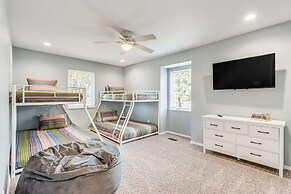 Spacious Arkansas Retreat w/ Deck, Hot Tub & Grill