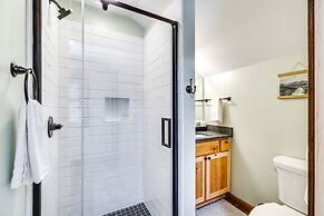 Modern Cabin w/ Hot Tub: Near Tail of the Dragon!