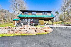 Modern Cabin w/ Hot Tub: Near Tail of the Dragon!