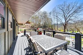 Modern Cabin w/ Hot Tub: Near Tail of the Dragon!