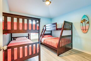 Pet-friendly Fort Pierce Home w/ Pool & Kayaks!