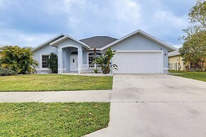 Pet-friendly Fort Pierce Home w/ Pool & Kayaks!