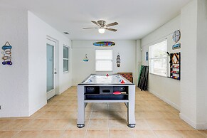 Pet-friendly Fort Pierce Home w/ Pool & Kayaks!
