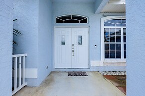 Pet-friendly Fort Pierce Home w/ Pool & Kayaks!