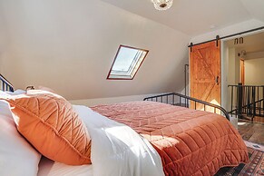 Saint Paul Vacation Rental Near Shopping & Dining!