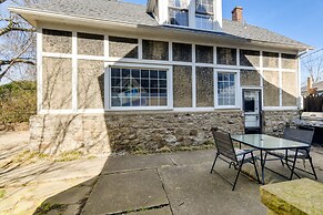 Cozy Niagara Falls Cottage w/ Gas Grill + Patio!