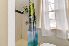 Cozy Niagara Falls Cottage w/ Gas Grill + Patio!