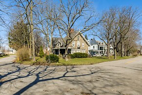 Cozy Niagara Falls Cottage w/ Gas Grill + Patio!