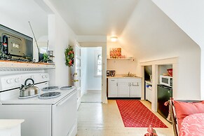 Cozy Niagara Falls Cottage w/ Gas Grill + Patio!