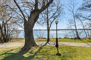 Cozy Niagara Falls Cottage w/ Gas Grill + Patio!