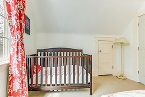 Cozy Niagara Falls Cottage w/ Gas Grill + Patio!