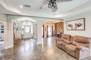 5 Mi to Belton Lake: Peaceful Home w/ Hot Tub