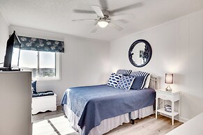 Atlantic Beach Condo w/ Balcony & Beach Access!