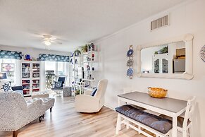 Atlantic Beach Condo w/ Balcony & Beach Access!