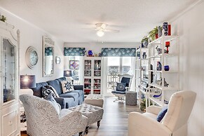 Atlantic Beach Condo w/ Balcony & Beach Access!