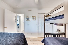 Atlantic Beach Condo w/ Balcony & Beach Access!