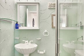 Atlantic Beach Condo w/ Balcony & Beach Access!