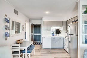Atlantic Beach Condo w/ Balcony & Beach Access!