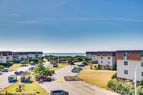 Atlantic Beach Condo w/ Balcony & Beach Access!