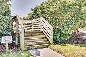 Atlantic Beach Condo w/ Balcony & Beach Access!