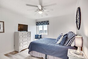Atlantic Beach Condo w/ Balcony & Beach Access!