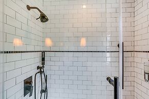 Saugerties Farmhouse: Sauna & Countryside Views